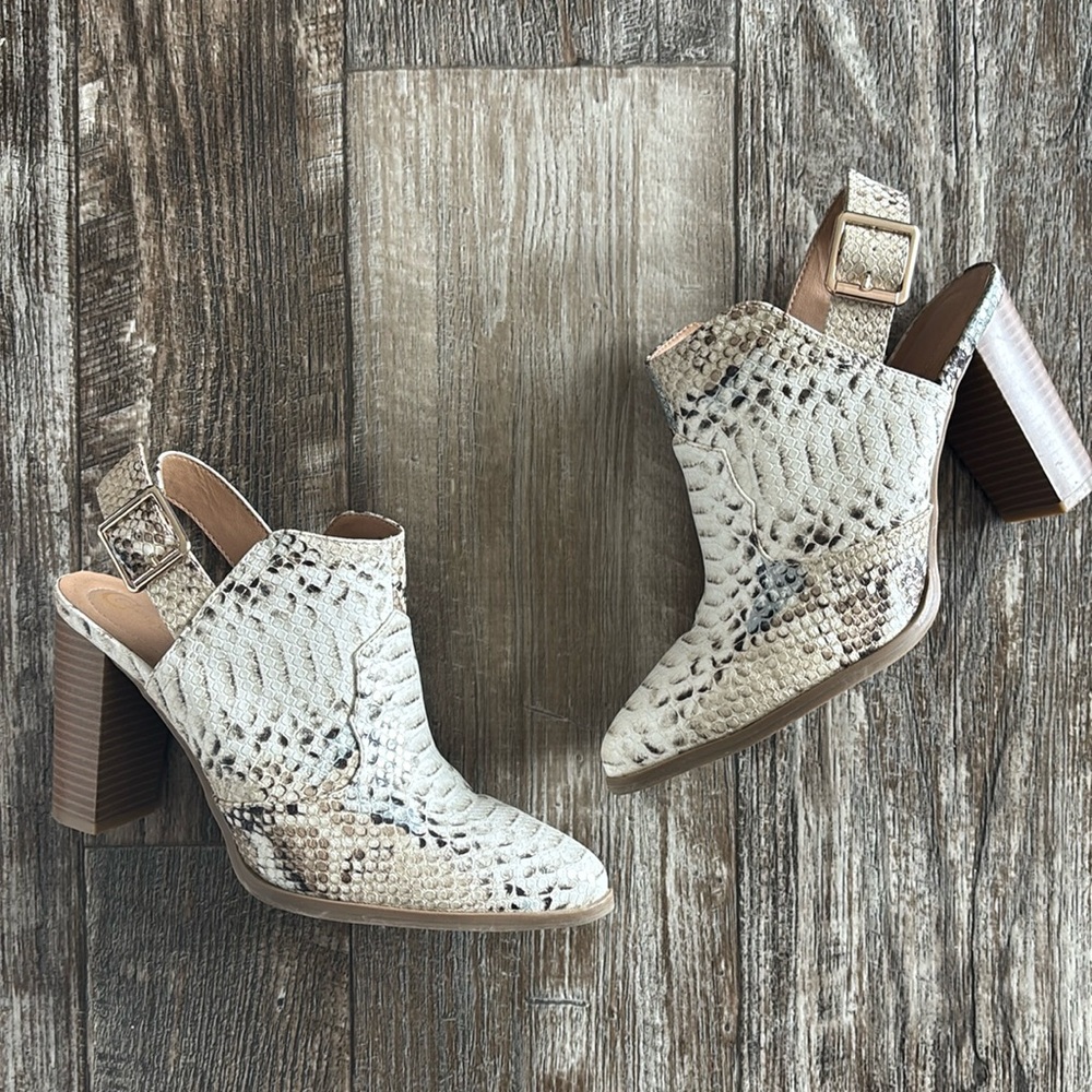✨SALE✨ C Comfort Snake print Booties